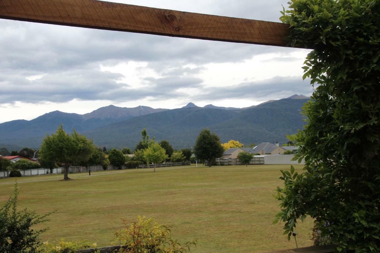 Villa Batch With A View à Te Anau Extérieur photo